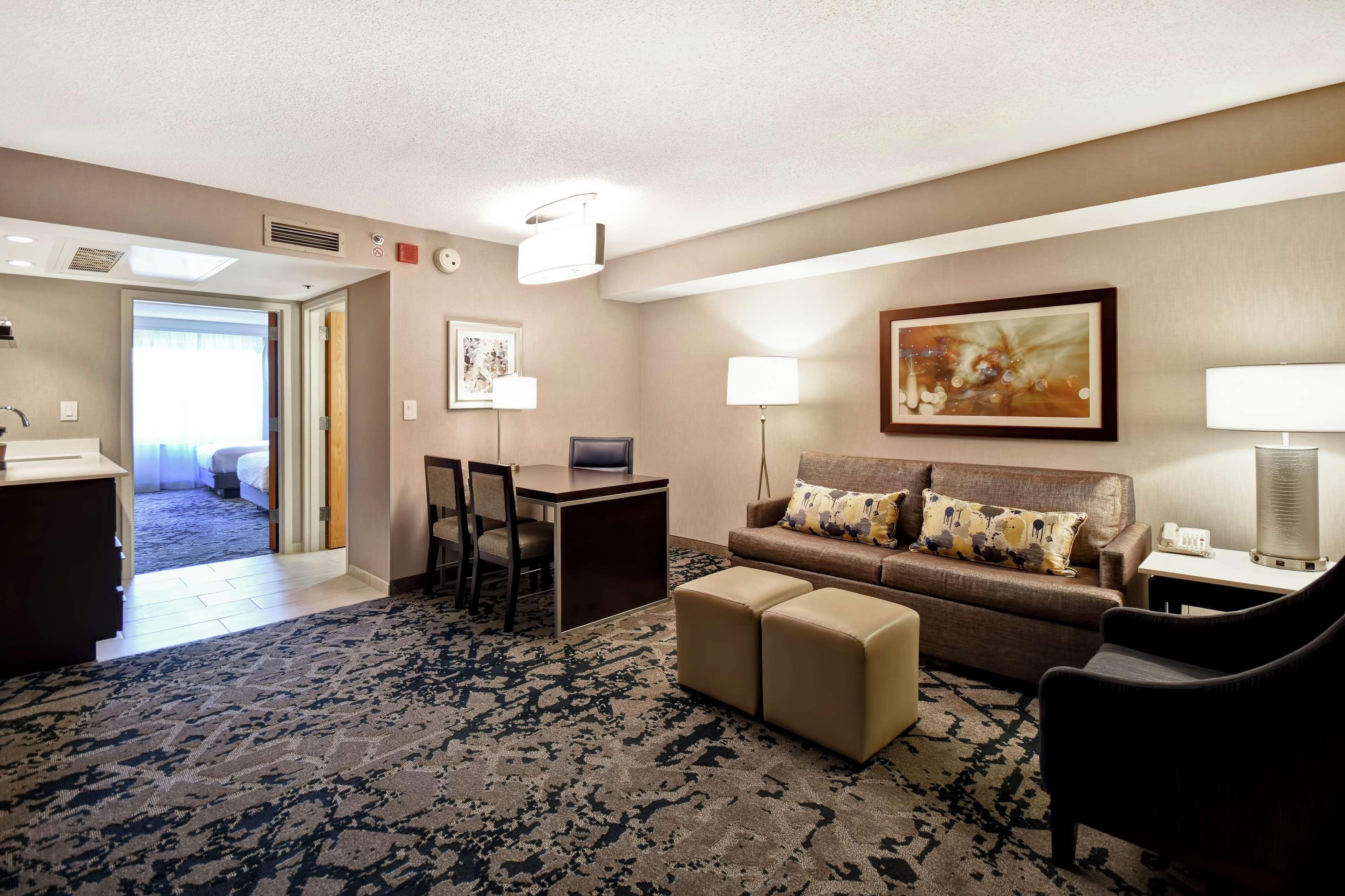 เอมบาสซี สวีท บาย ฮิลตัน รอลีจ์ เดอรัม รีเสิร์ช ไทรแองเกิล อีสต์ Hotel แครี ภายนอก รูปภาพ